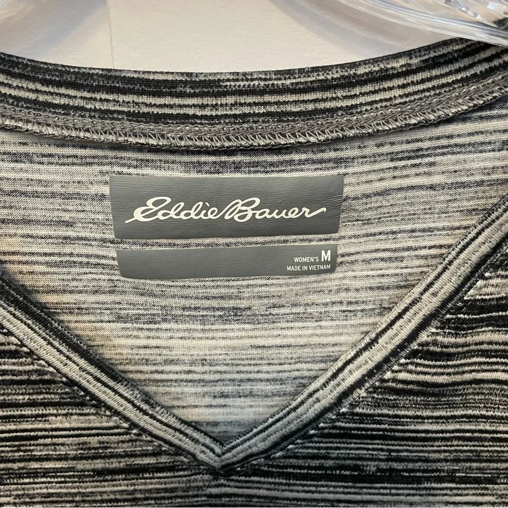 Eddie Bauer Womens V-Neck Black & Cream Short Sleeve Tee Shirt Sz Womens… - Picture 3 of 6